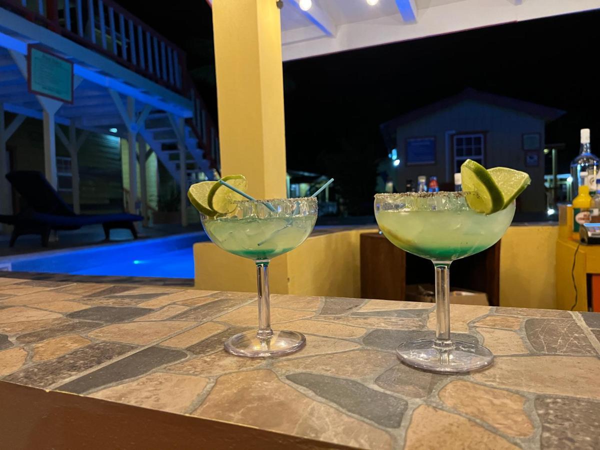 Tropical Paradise Hotel Caye Caulker Exterior photo