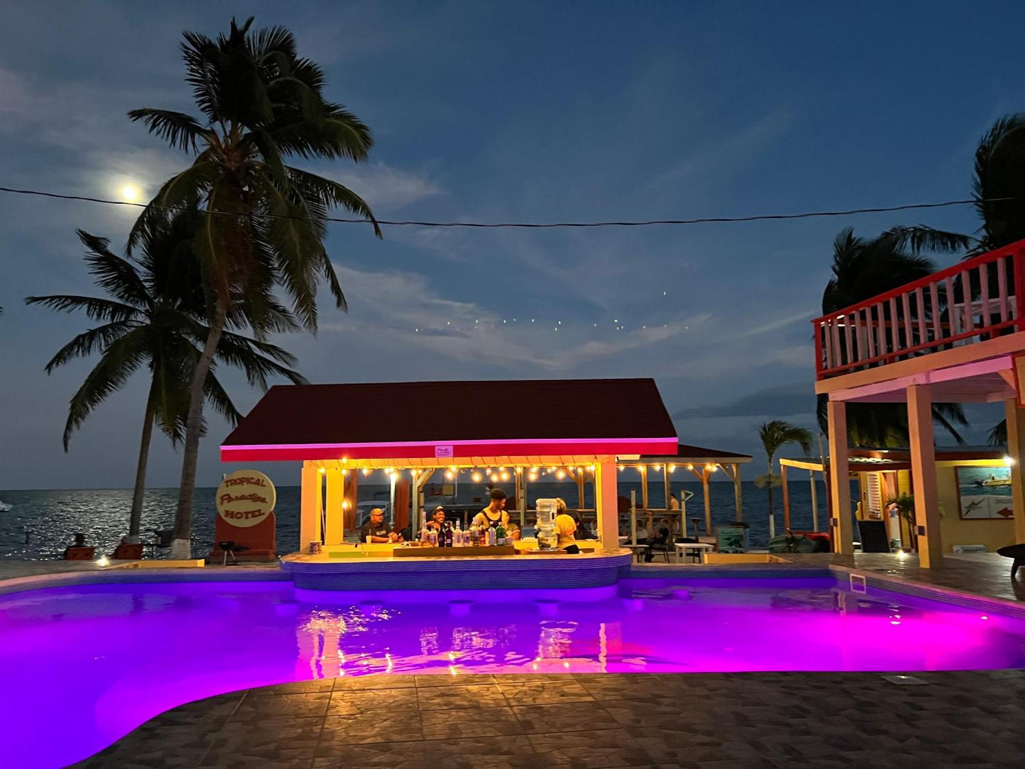 Tropical Paradise Hotel Caye Caulker Exterior photo