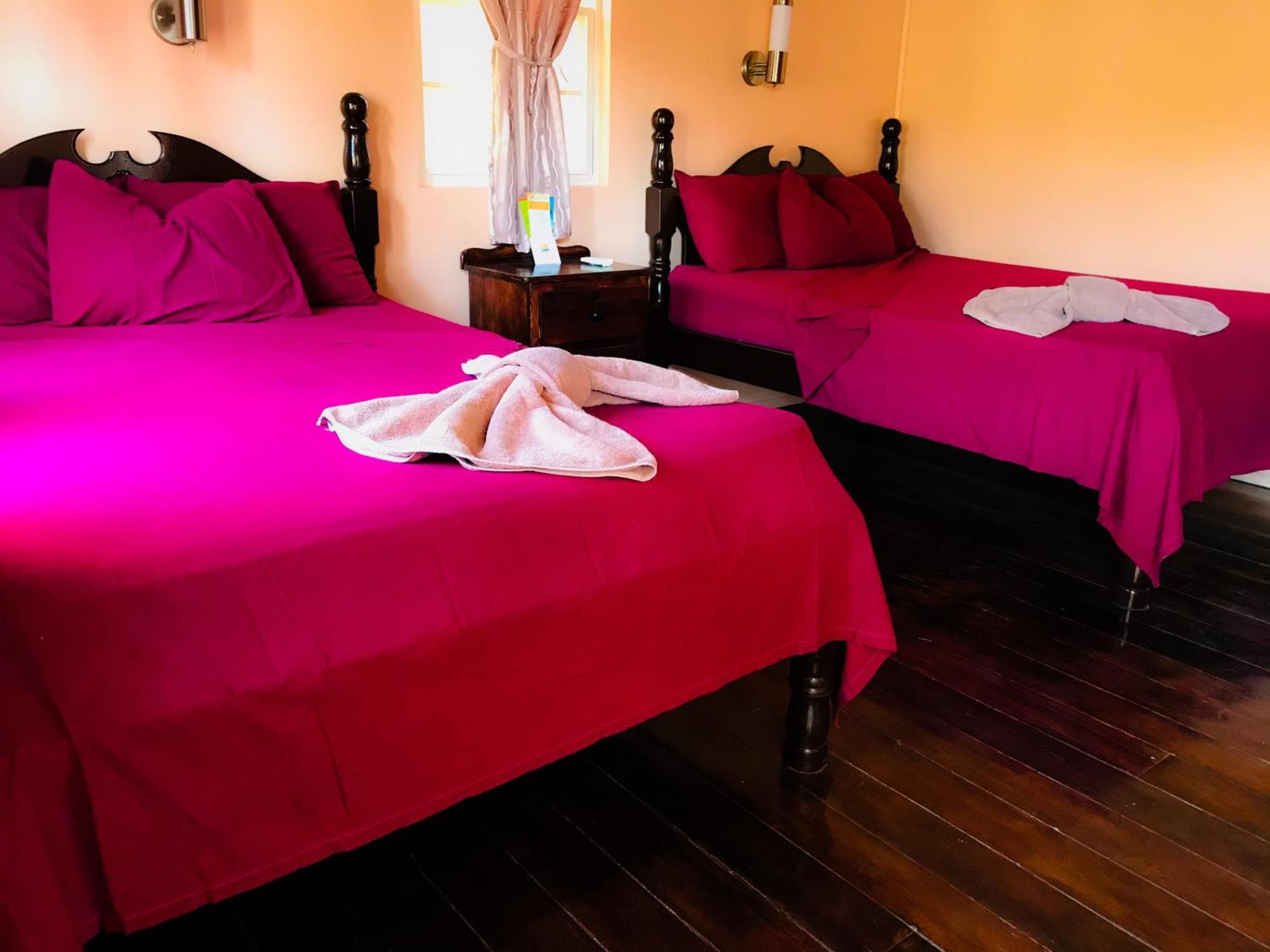 Tropical Paradise Hotel Caye Caulker Room photo