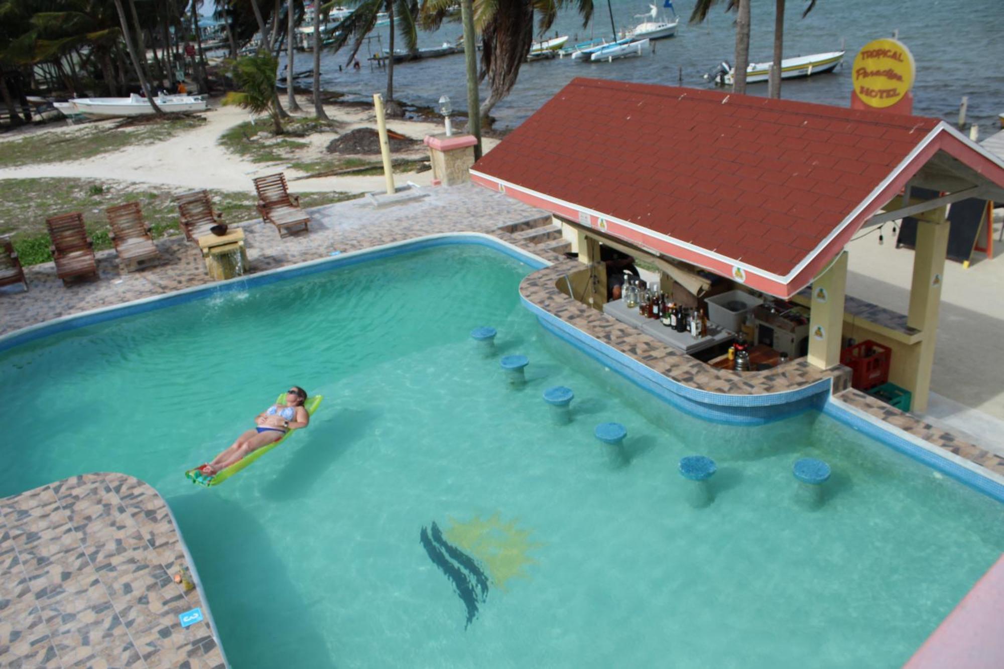 Tropical Paradise Hotel Caye Caulker Exterior photo