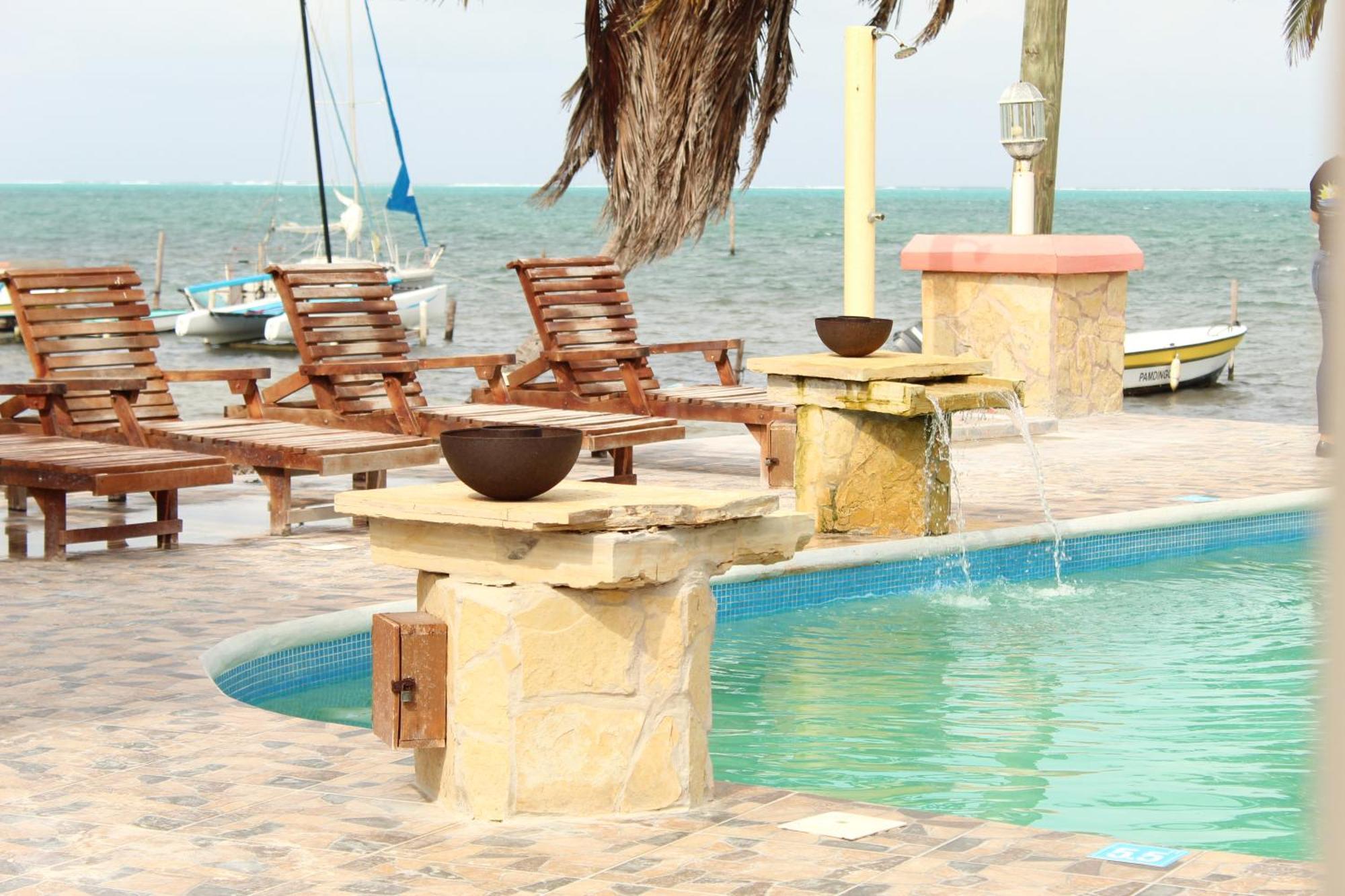 Tropical Paradise Hotel Caye Caulker Exterior photo