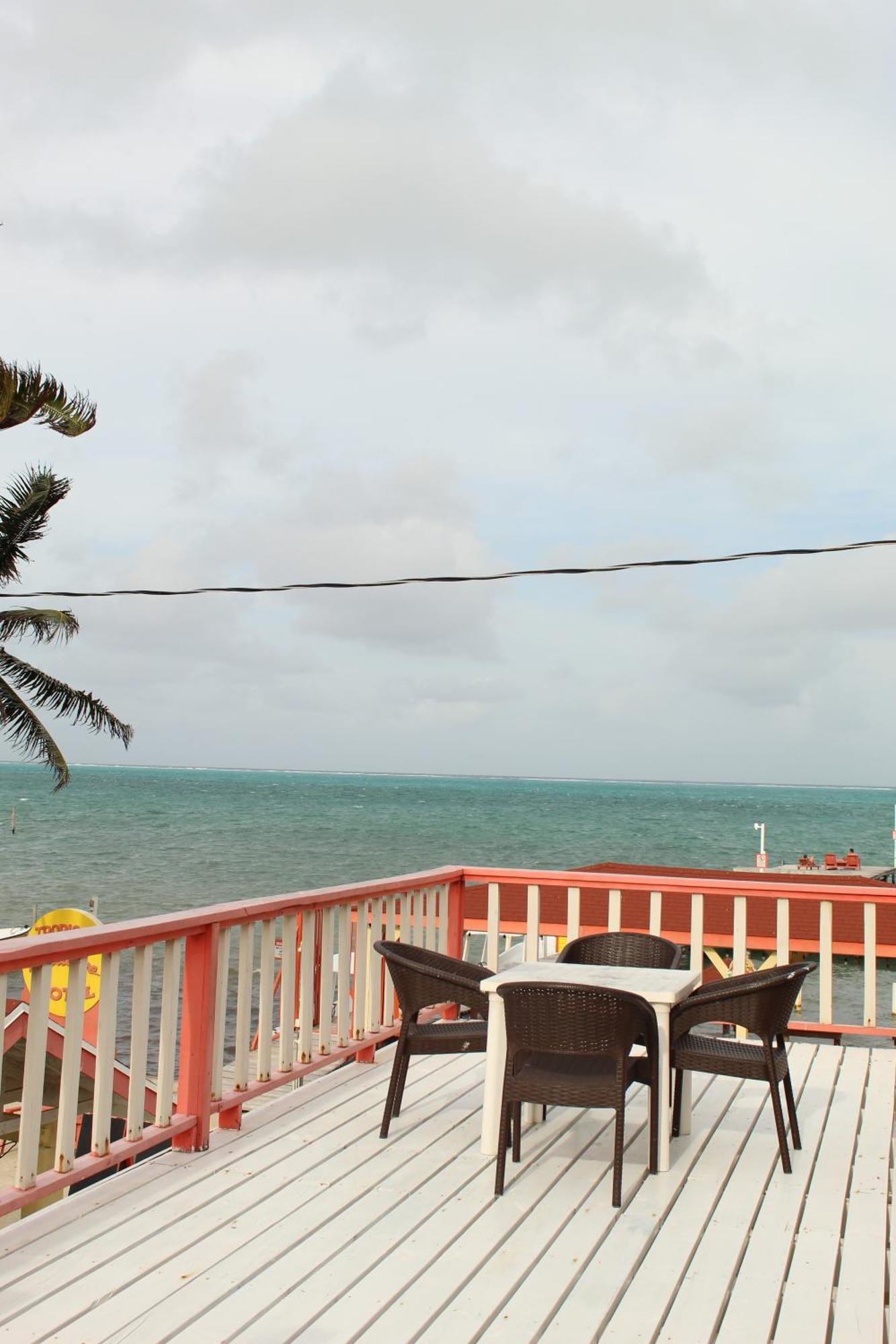 Tropical Paradise Hotel Caye Caulker Exterior photo